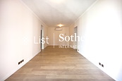 Hillsborough Court 曉峰閣 | Living and Dining Room