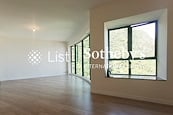 Hillsborough Court 曉峰閣 | Living and Dining Room