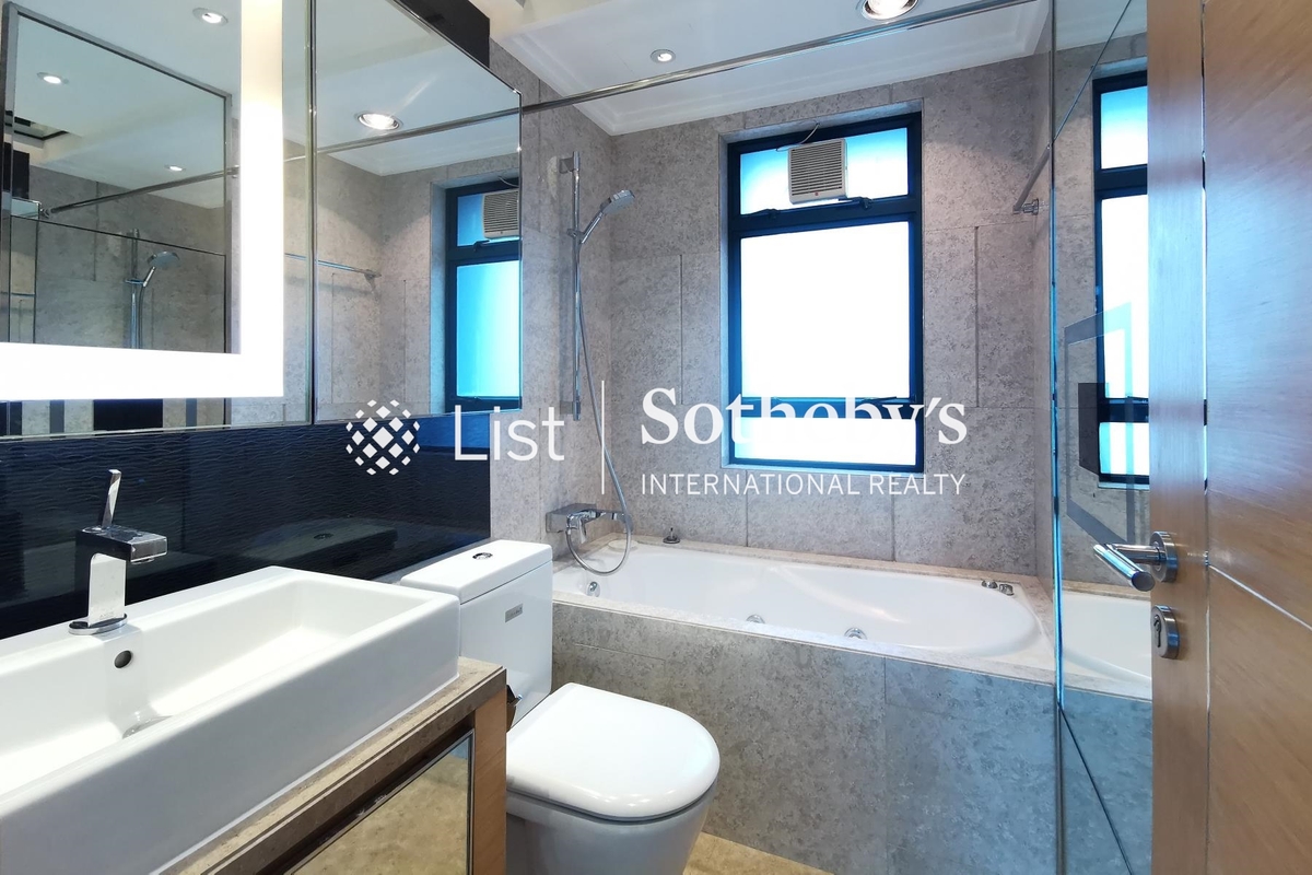 Hillsborough Court 晓峰阁 | Master Bathroom