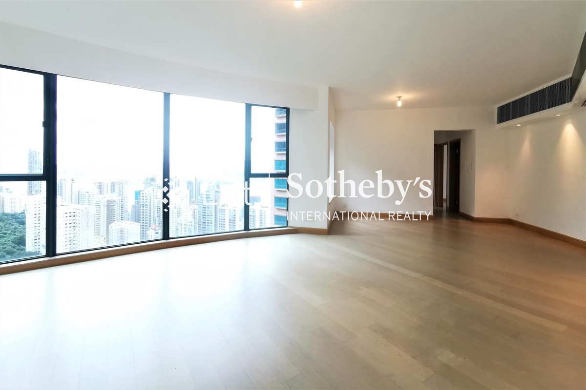 Hillsborough Court 晓峰阁 | Living and Dining Room