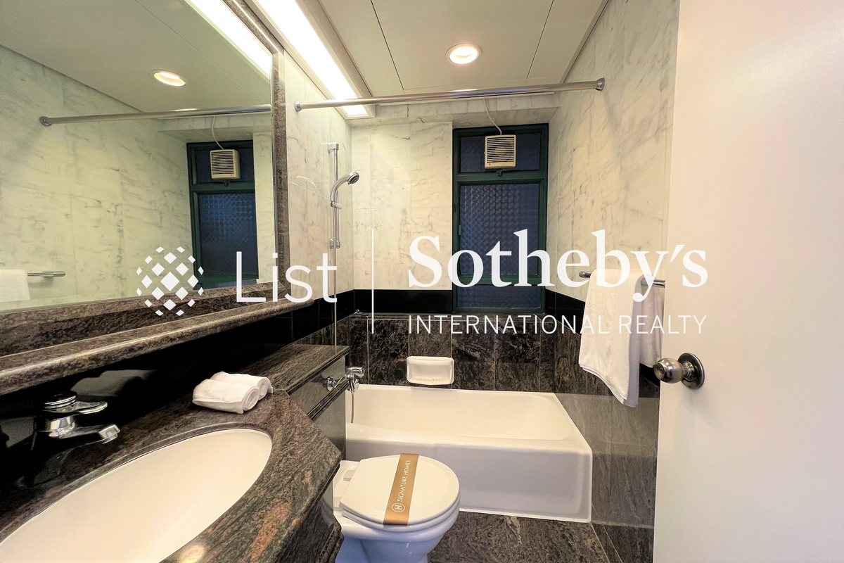 Hillsborough Court 曉峰閣 | Guest Bathroom