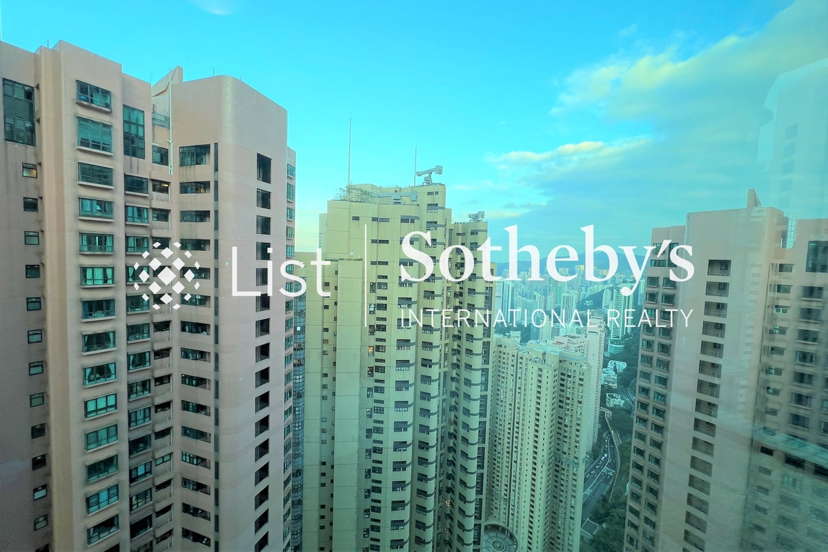 Hillsborough Court 曉峰閣 | View from Living Room