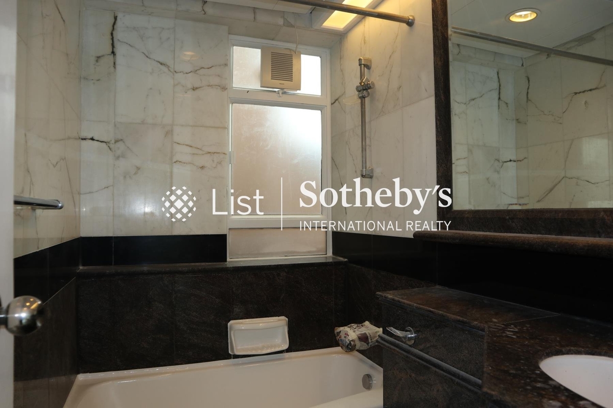 Hillsborough Court 曉峰閣 | Guest Bathroom