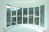 Hillsborough Court 曉峰閣 | Living and Dining Room