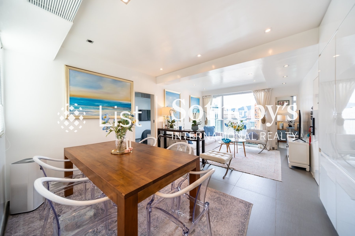 Wing Fook Court 永福閣 | Living and Dining Room