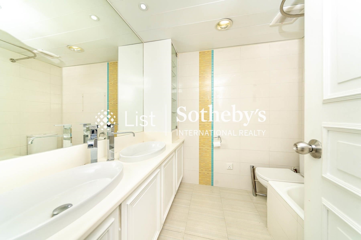 Sakura Court 金櫻閣 | Guest Bathroom