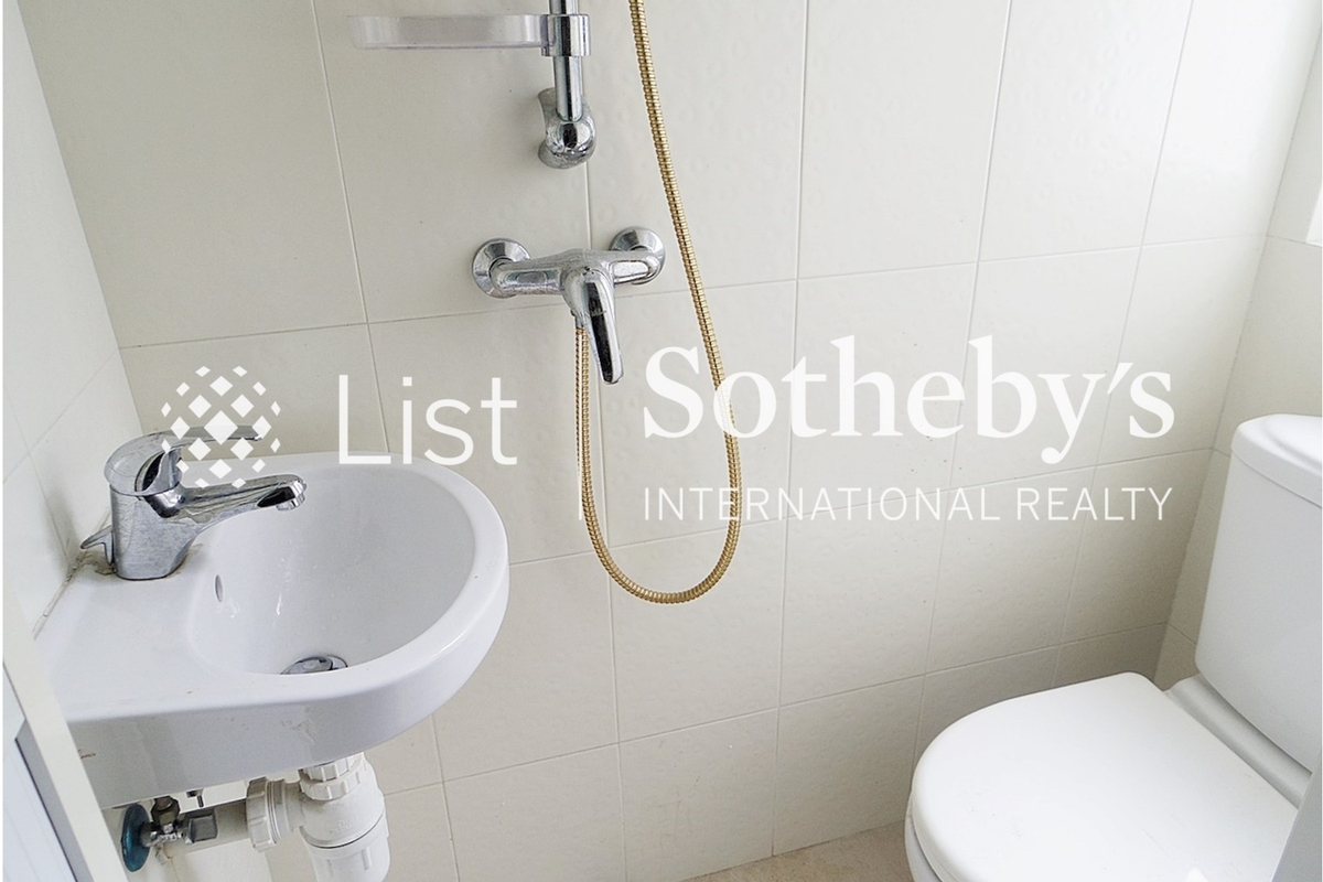 Monticello 滿峰台 | Maid's Bathroom