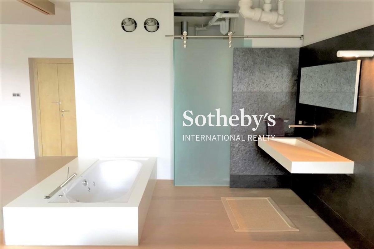 Valverde 蔚皇居 | Master Bathroom