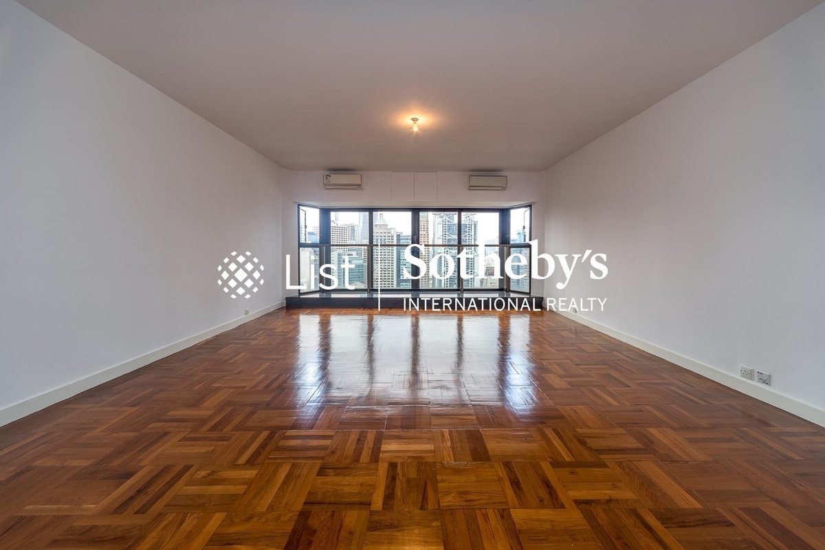 Kennedy Heights 堅麗閣 | Living and Dining Room