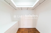 Kennedy Heights 堅麗閣 | Walk-in Closet in Master Bedroom