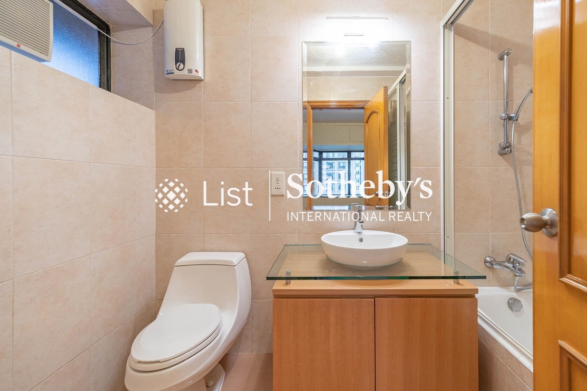Kennedy Heights 堅麗閣 | Second En-suite Bathroom