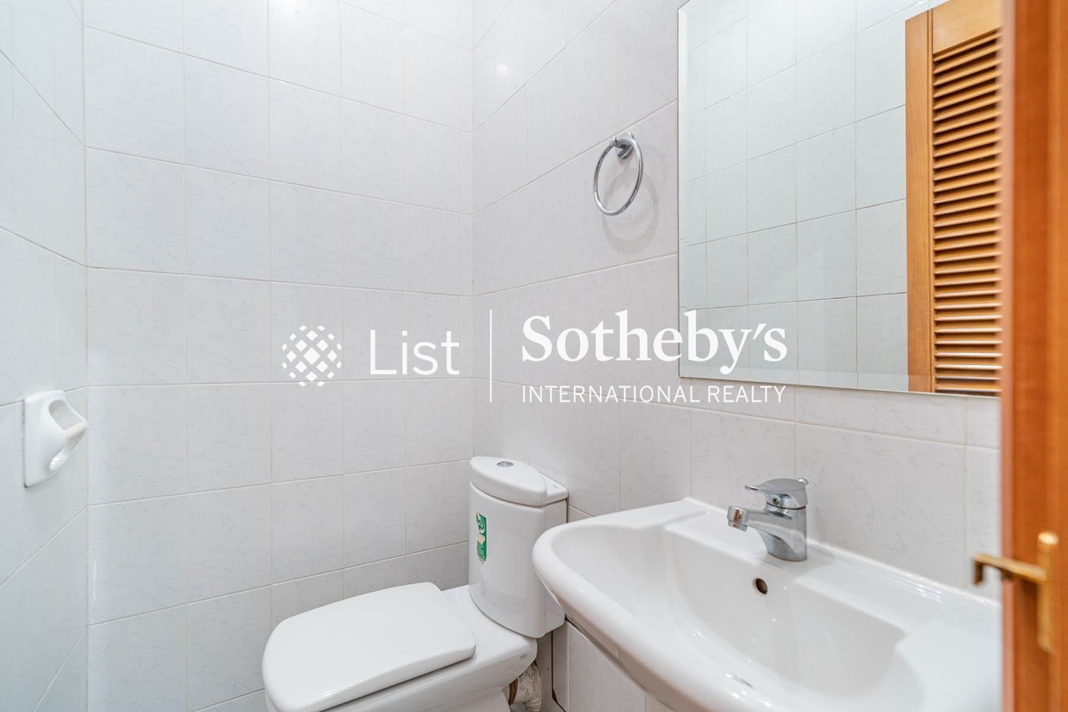 Kennedy Heights 堅麗閣 | Guest Powder Room