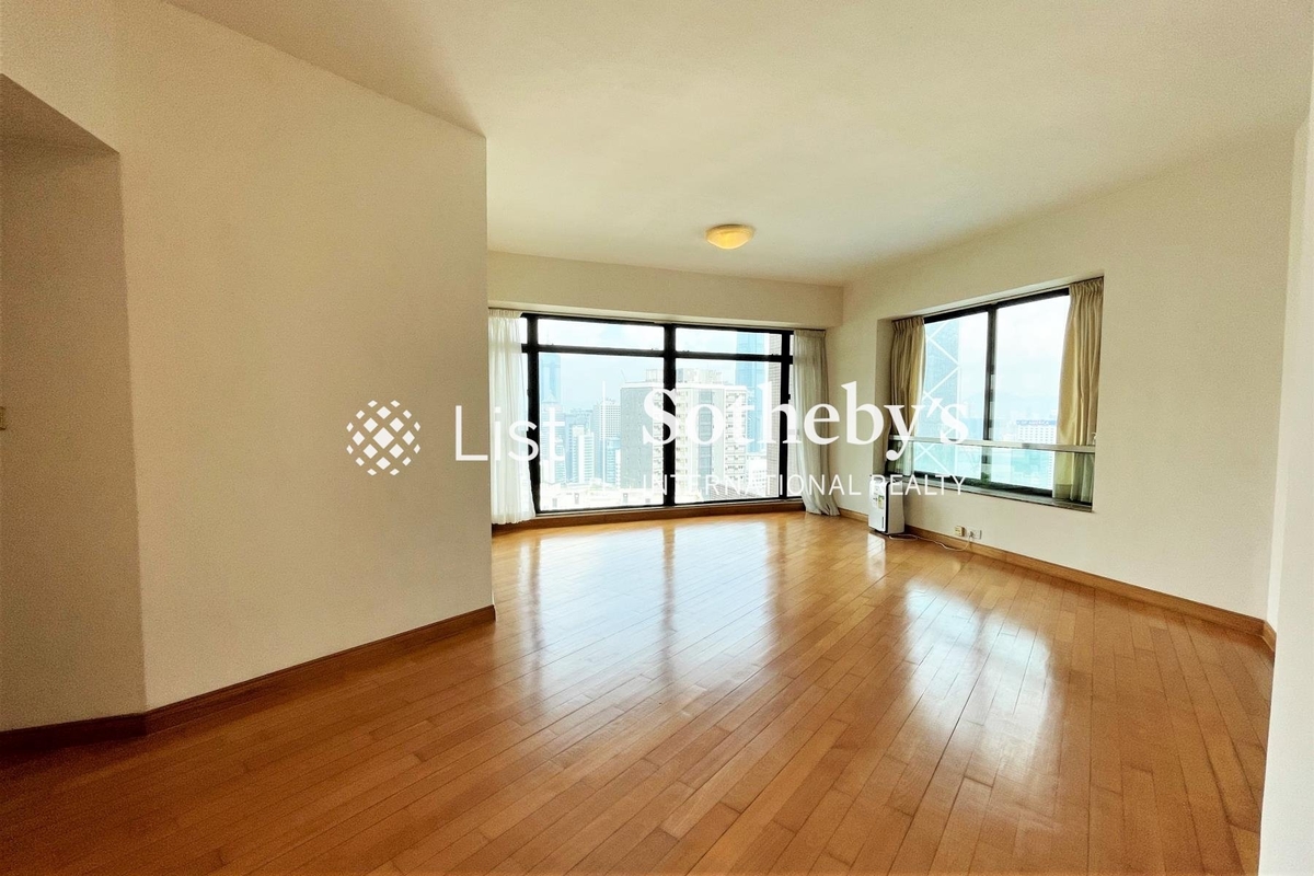 Fairlane Tower 寶雲山莊 | Living and Dining Room