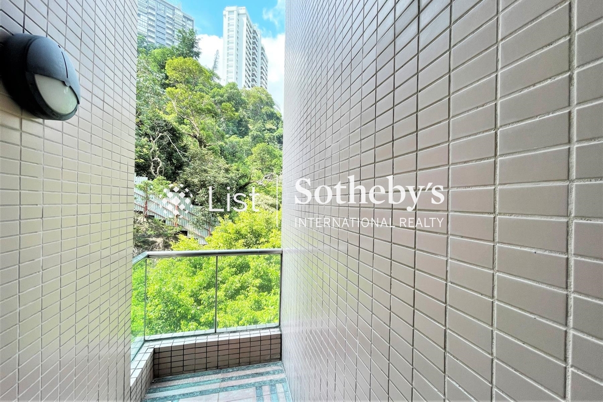 Fairlane Tower 寶雲山莊 | Private Terrace off Corridor