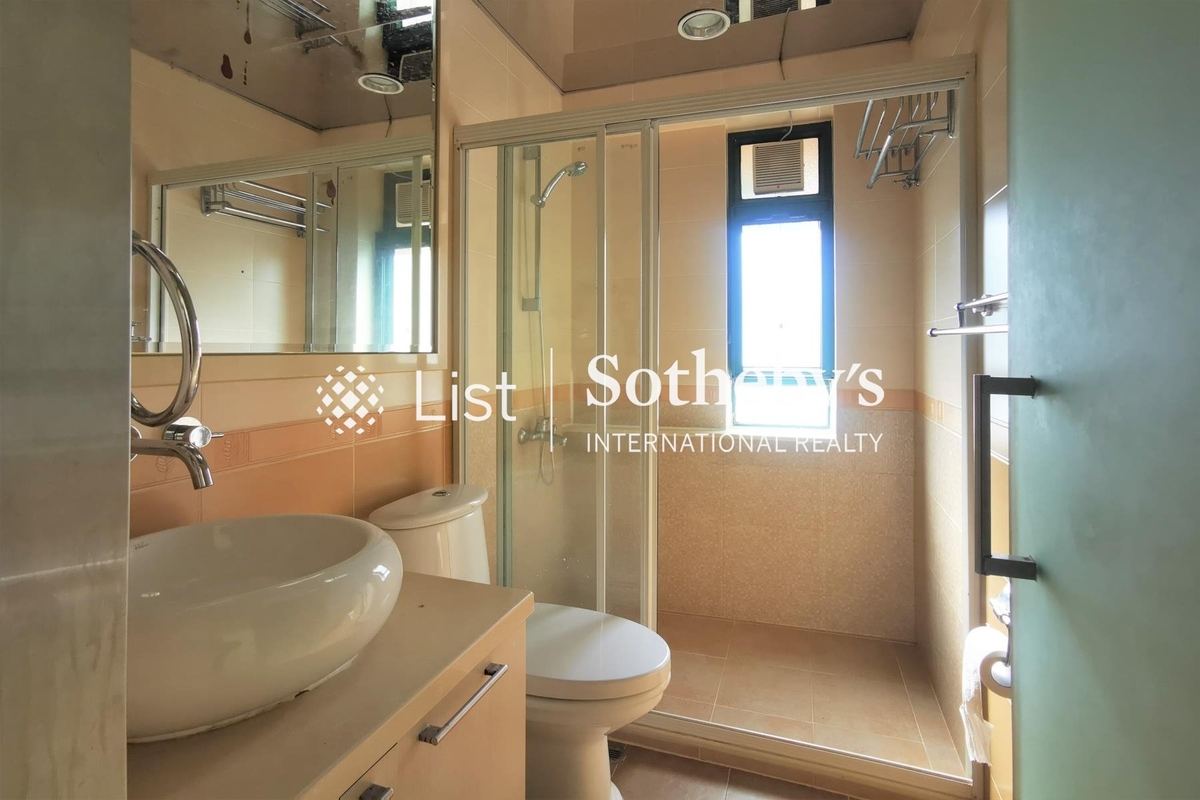 Hillsborough Court 曉峰閣 | Master Bathroom