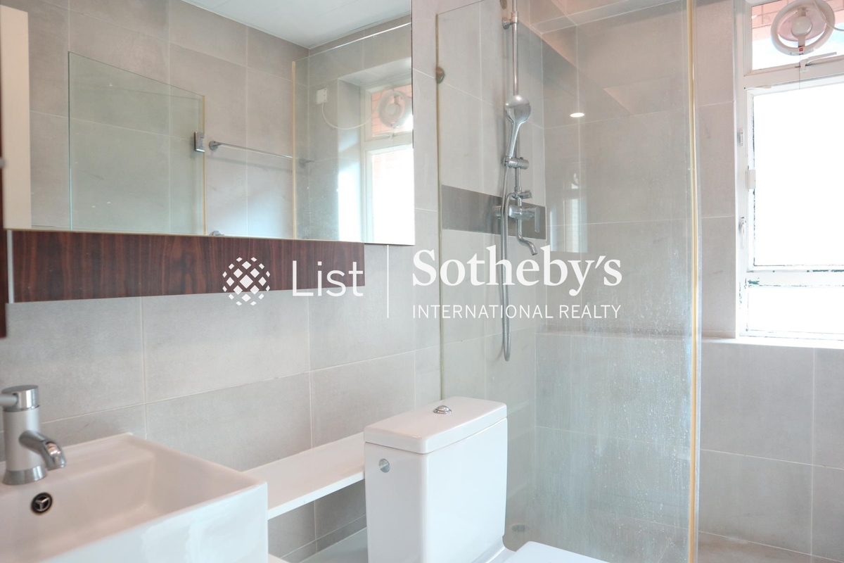 Hillsborough Court 曉峰閣 | Master Bathroom