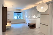 Hillsborough Court 曉峰閣 | Living and Dining Room
