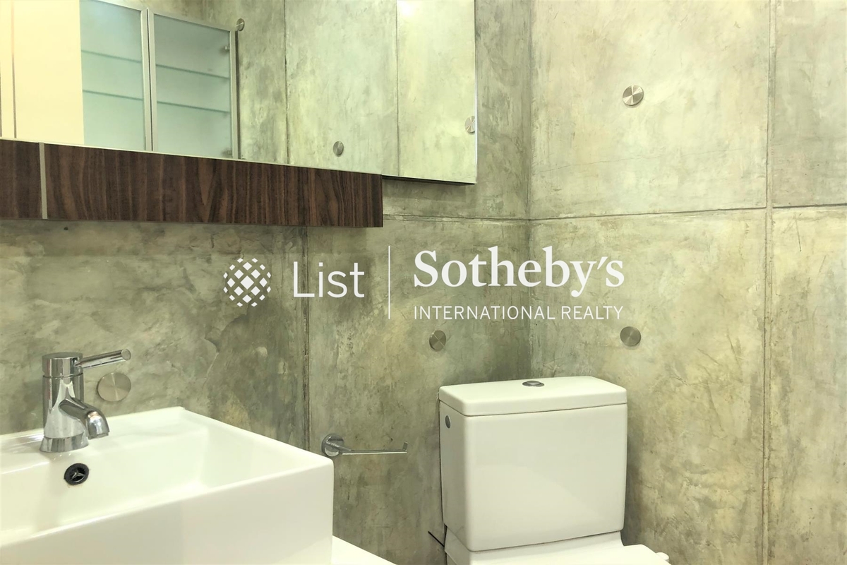 Hillsborough Court 曉峰閣 | Guest Bathroom