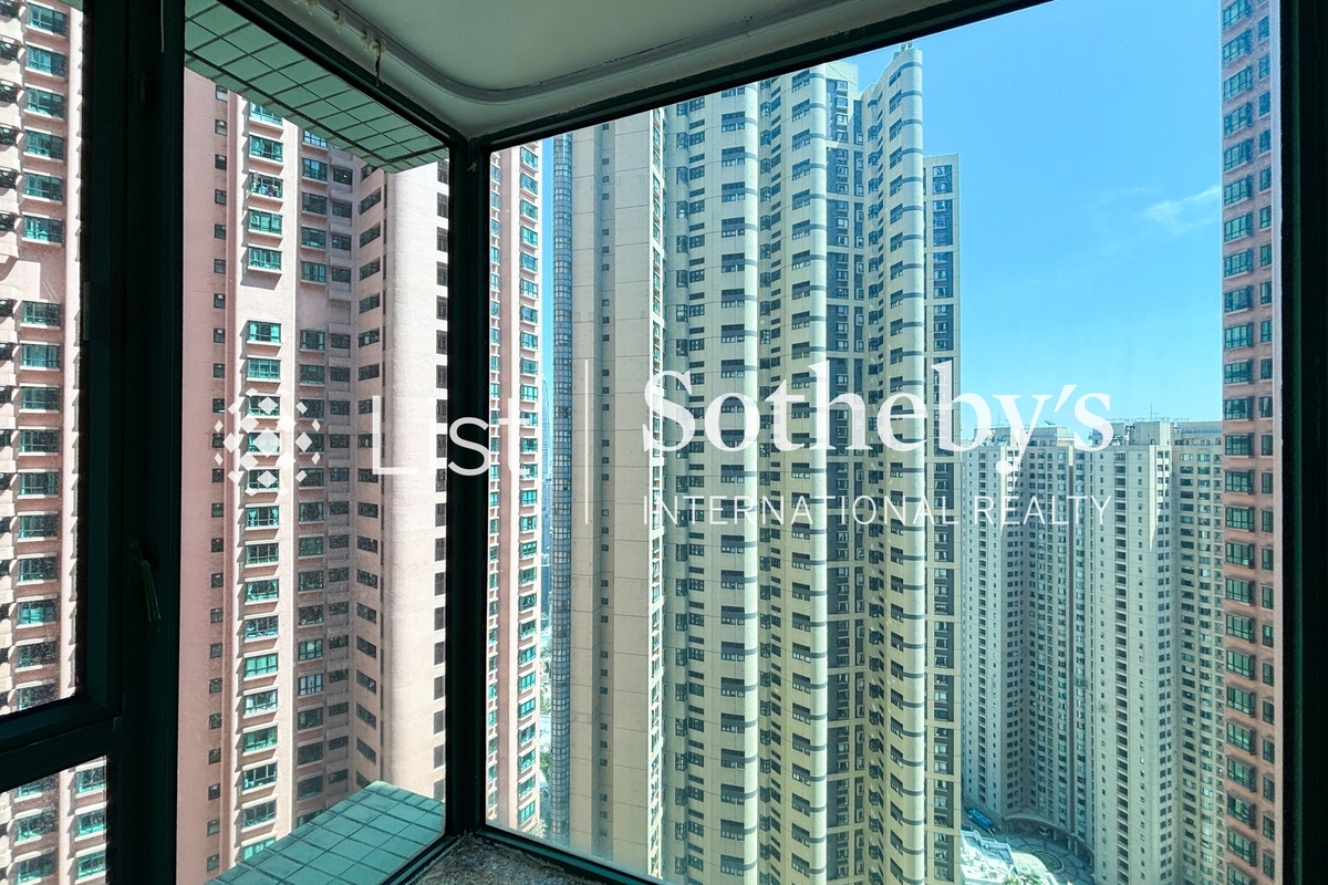Hillsborough Court 曉峰閣 | View from Master Bedroom