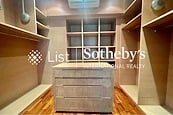 Hillsborough Court 曉峰閣 | Built-in Wardrobe in Master Bedroom 