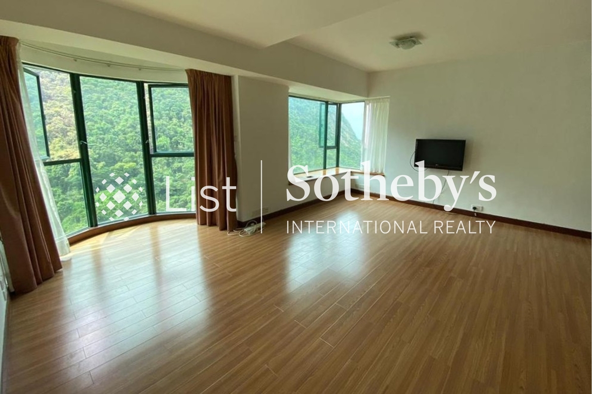 Hillsborough Court 曉峰閣 | Living and Dining Room
