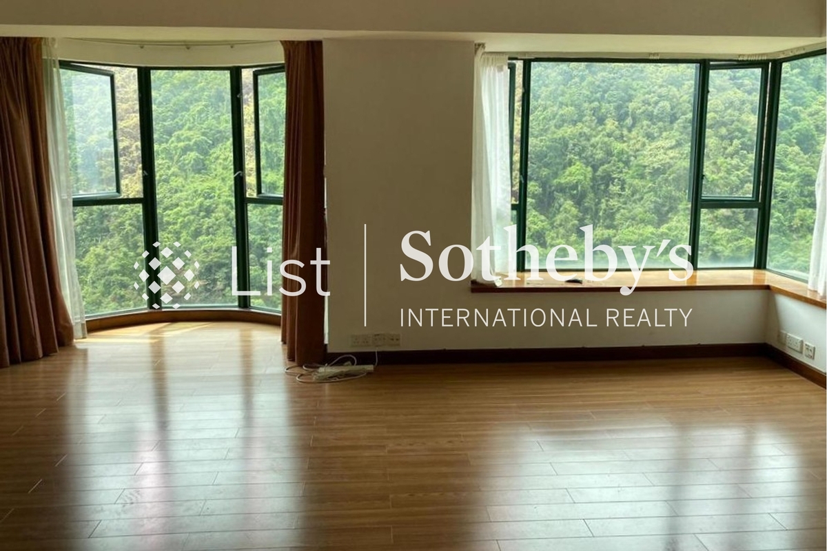 Hillsborough Court 曉峰閣 | Living and Dining Room