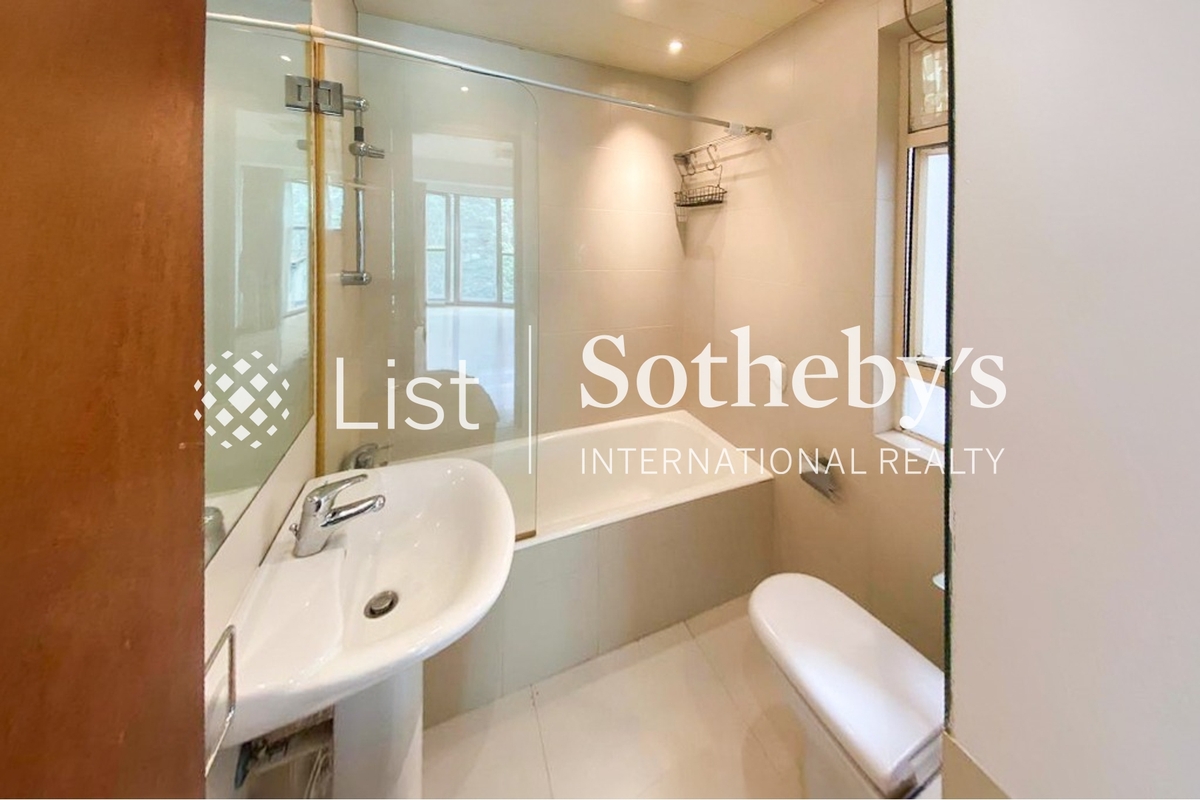 Hillsborough Court 曉峰閣 | Bathroom