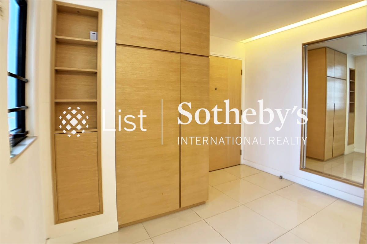 Regent On The Park 御花園 | Storage at Entrance