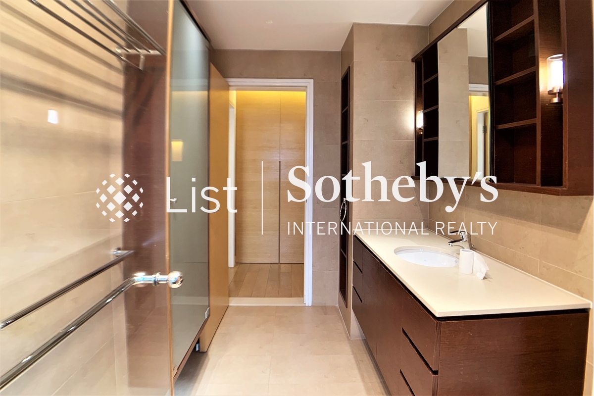 Regent On The Park 御花園 | Guest Bathroom