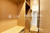 Regent On The Park 御花園 | Walk-in Closet in Master Bedroom 
