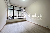 Chi Fu Fa Yuen 置富花園 | Living and Dining Room
