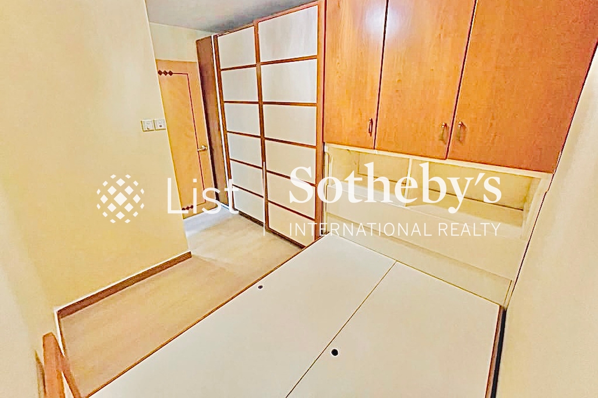 Chi Fu Fa Yuen 置富花園 | Master Bedroom