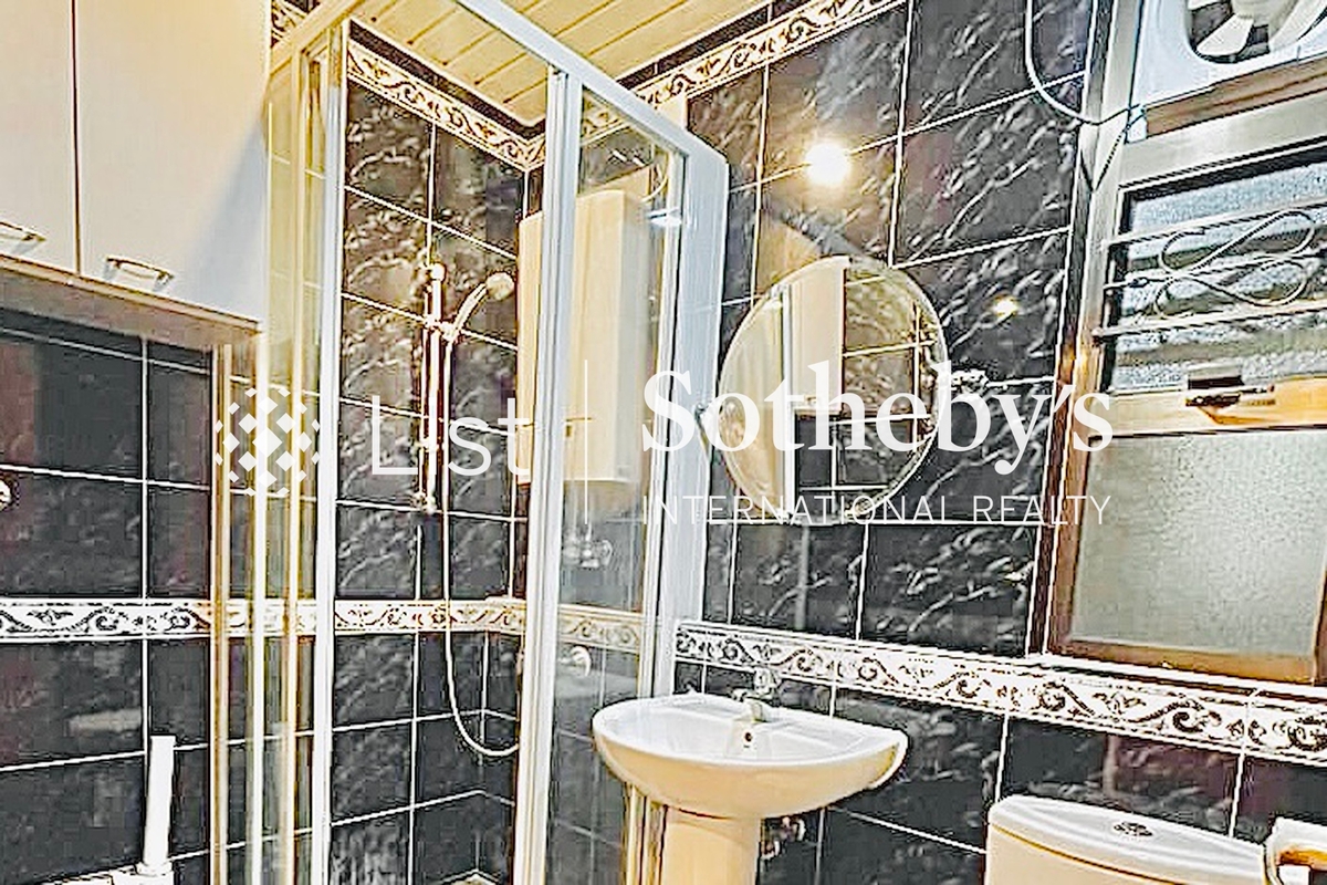 Chi Fu Fa Yuen 置富花園 | Guest Bathroom