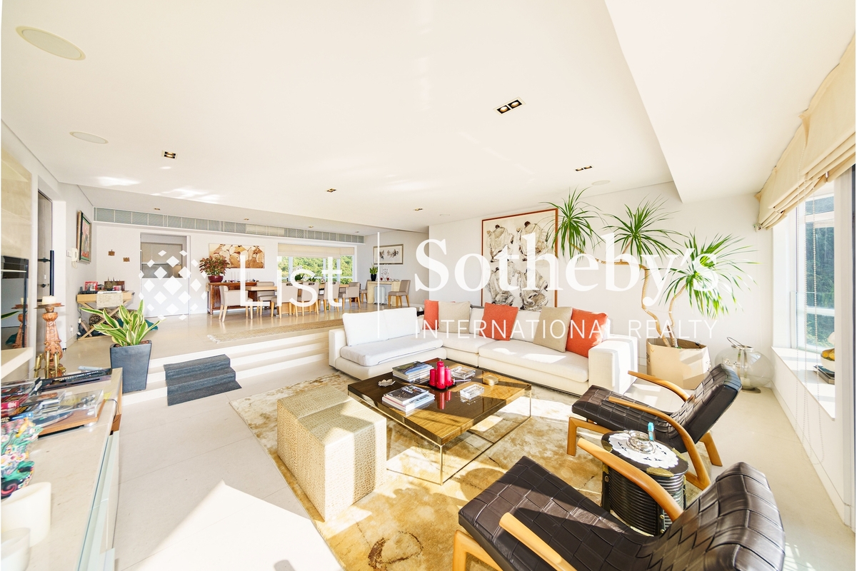 Grand Garden 華景園 | Living and Dining Room