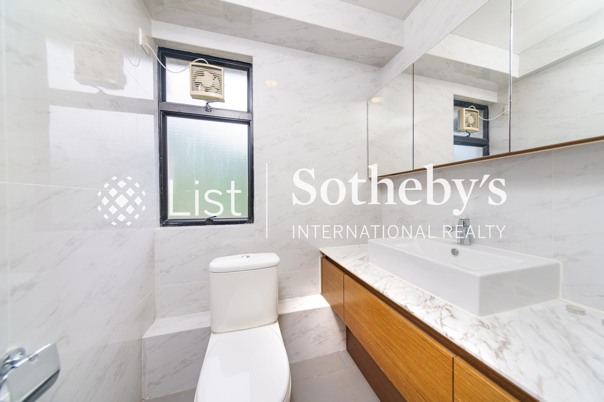 Grand Garden 華景園 | Guest Bathroom