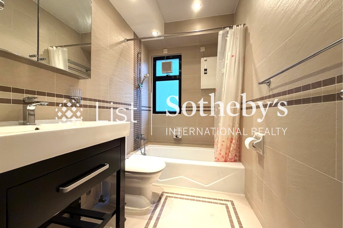 Grand Garden 華景園 | Guest Bathroom