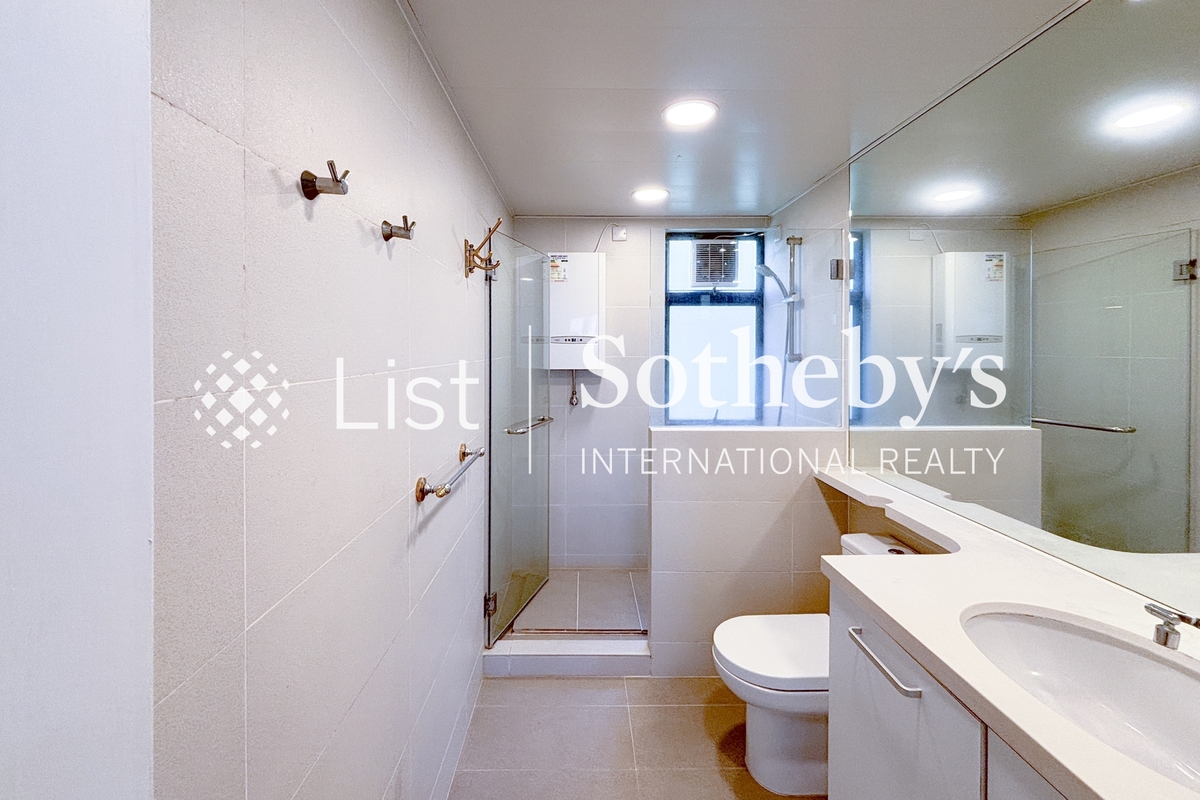 Grand Garden 華景園 | Master Bathroom