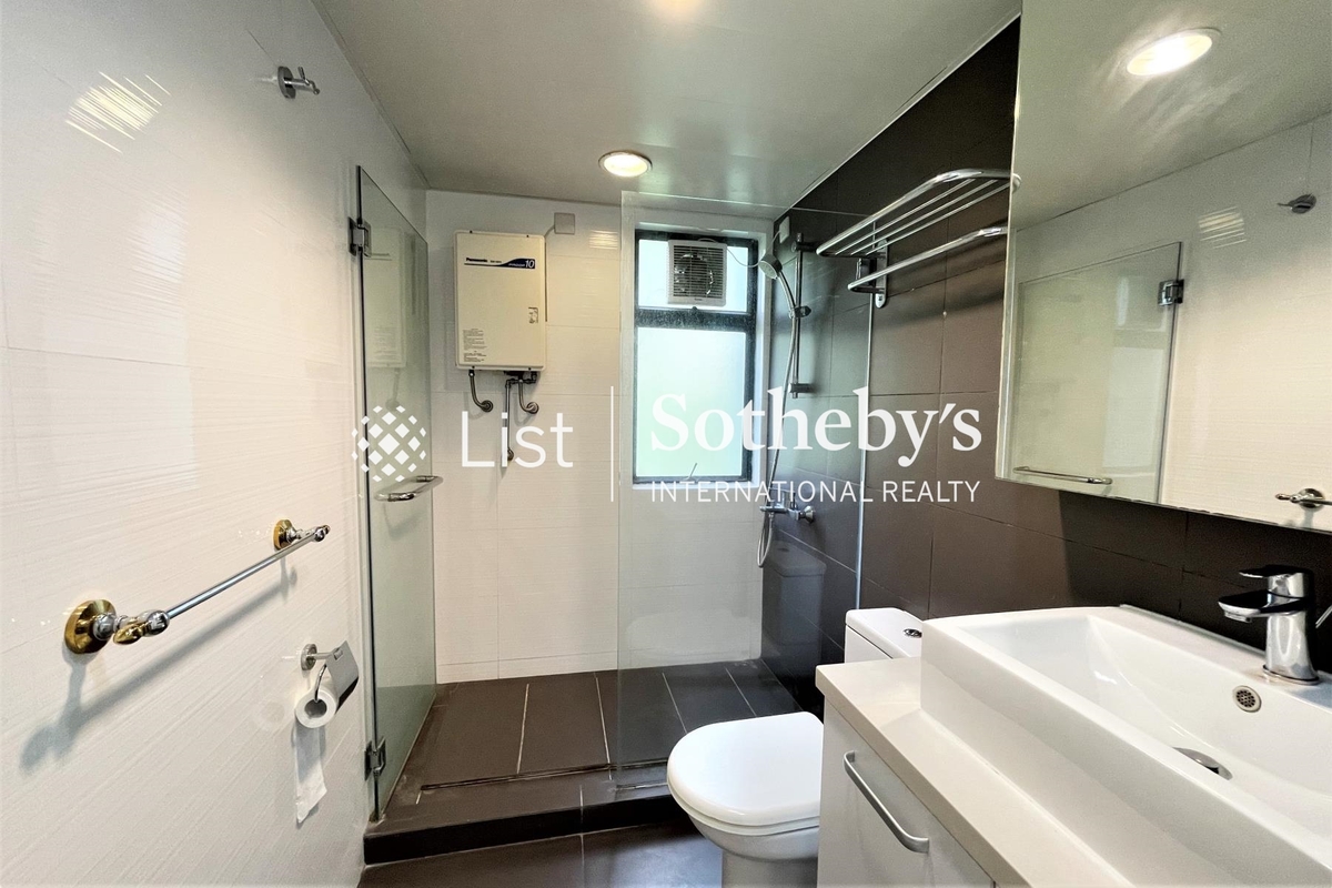 Grand Garden 華景園 | Guest Bathroom