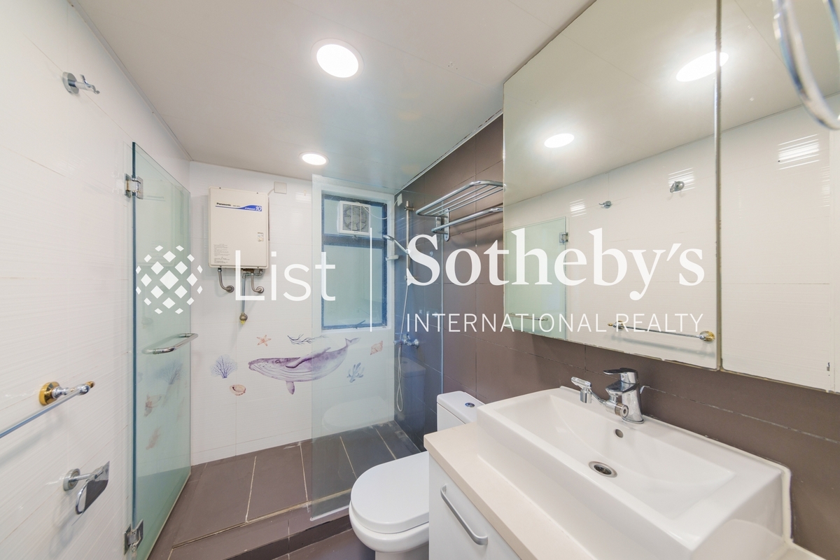 Grand Garden 華景園 | Guest Bathroom