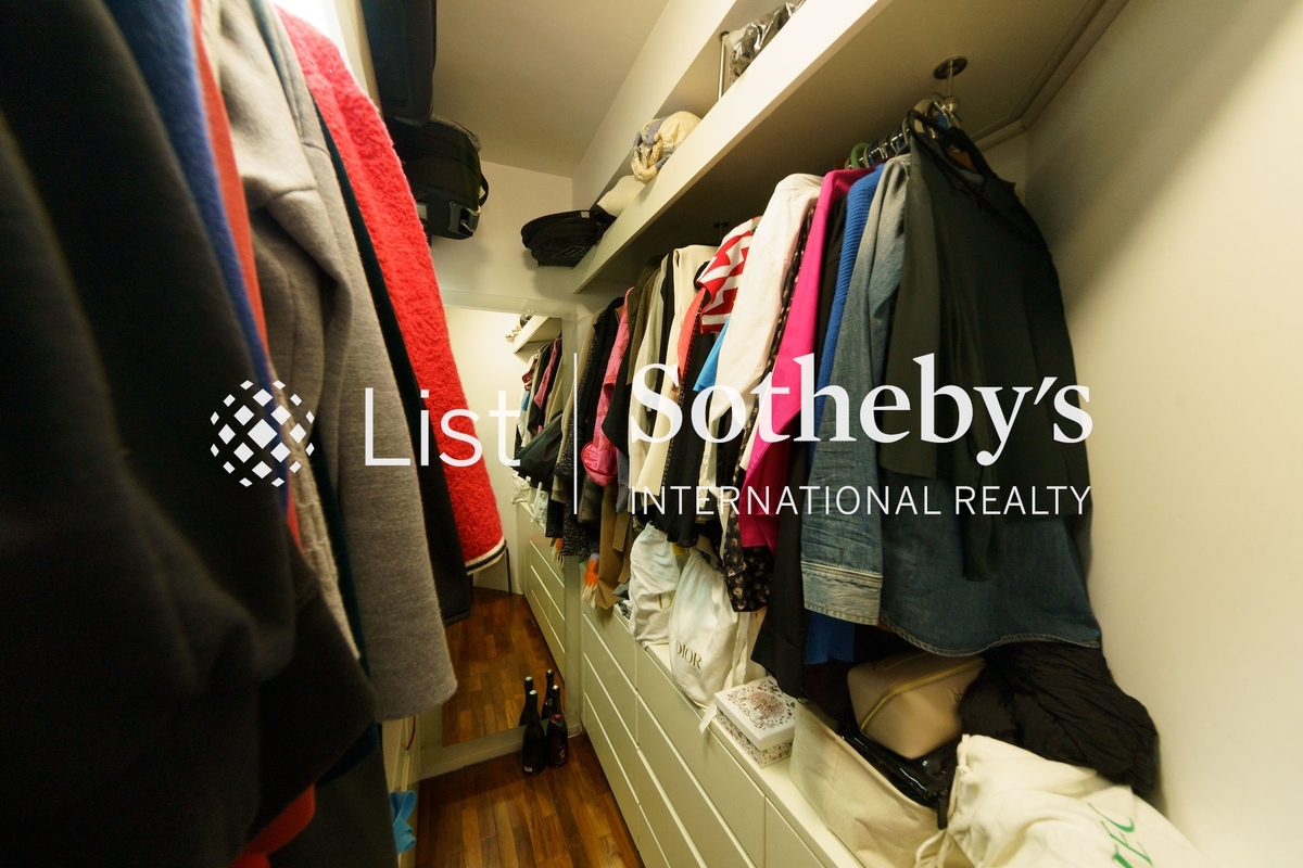 Greenery Garden 怡林閣 | Walk-in Closet off Hallway