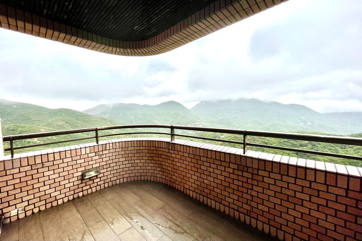 Hong Kong Parkview 陽明山莊 | Balcony off Living and Dining Room