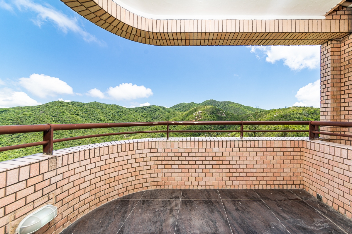 Hong Kong Parkview 陽明山莊 | Balcony off Living and Dining Room