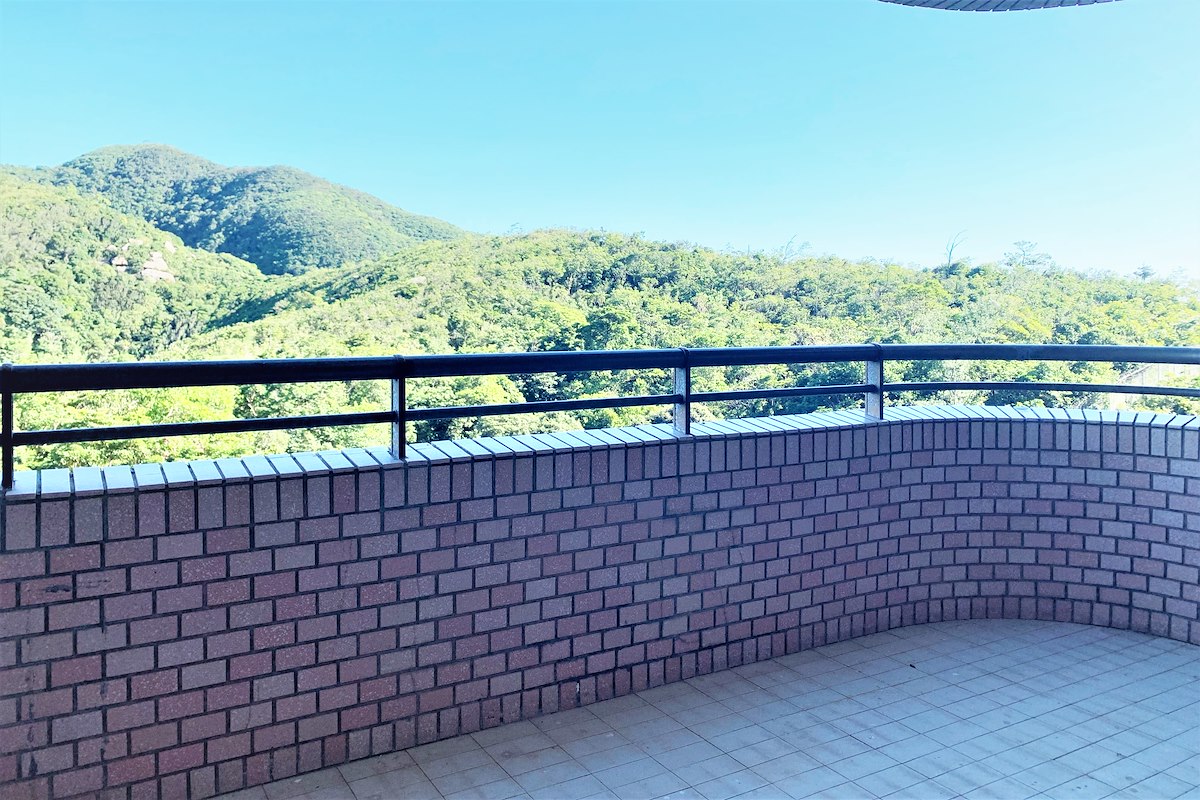 Hong Kong Parkview 陽明山莊 | Balcony off Living and Dining Room