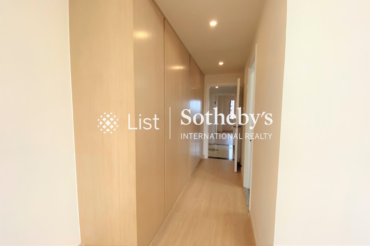 Hong Kong Parkview 陽明山莊 | Built-in Wardrobe in Master Bedroom