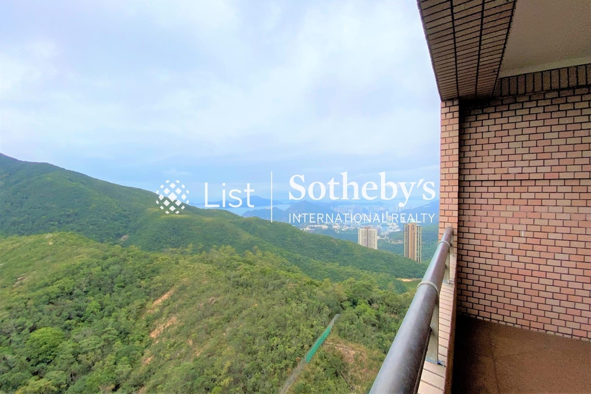 Hong Kong Parkview 陽明山莊 | View from Living and Dining Room