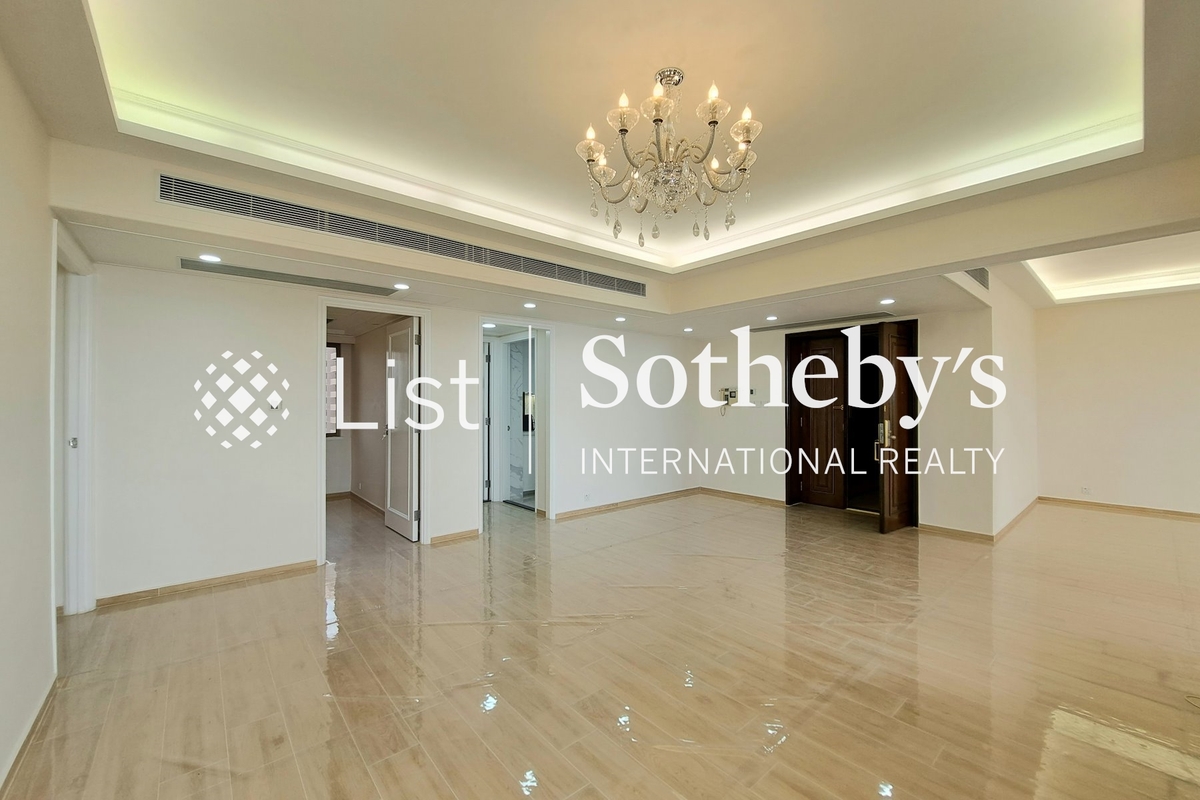 Hong Kong Parkview 陽明山莊 |  Living and Dining Room
