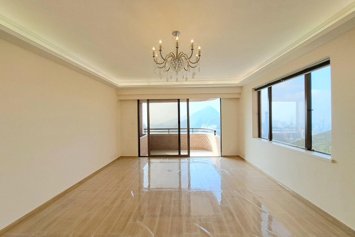 Hong Kong Parkview 陽明山莊 |  Living and Dining Room