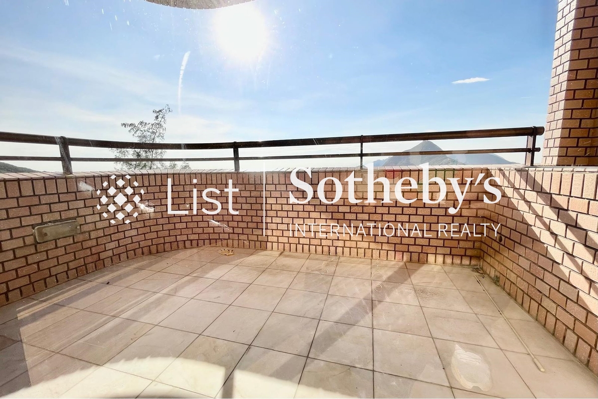 Hong Kong Parkview 陽明山莊 | Balcony off Living Room