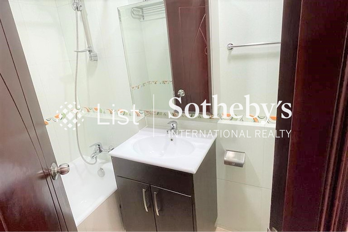 Taikoo Shing 太古城 | Master Bathroom
