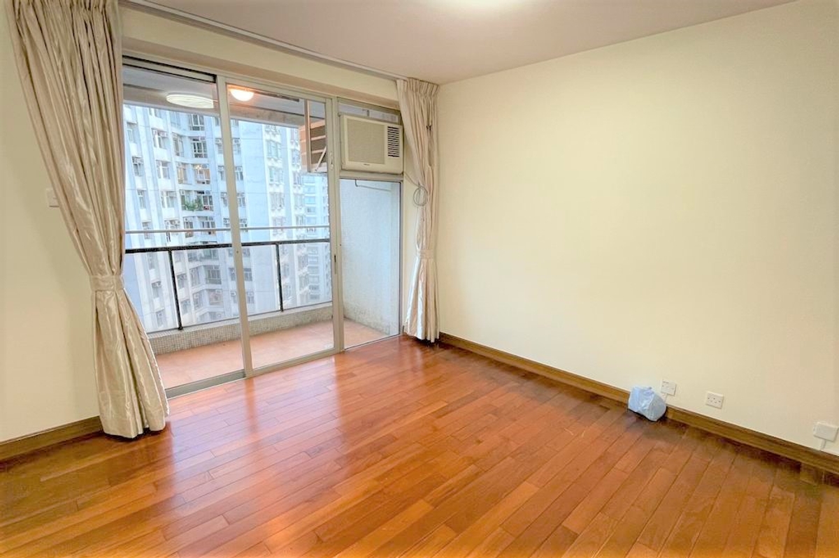 Taikoo Shing 太古城 | Living and Dining Room